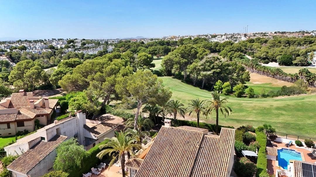 Chalet de 5 habitaciones en Villamartin en venta - 850.000 € (Ref: 10022682)