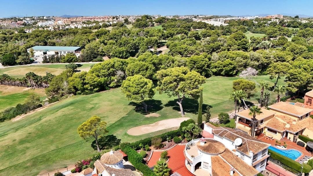 Chalet de 5 habitaciones en Villamartin en venta - 850.000 € (Ref: 10022682)