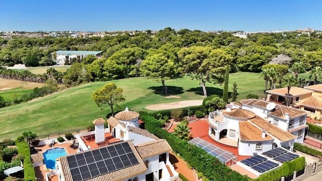Chalet de 5 habitaciones en Villamartin, Orihuela en venta - 850.000 € (Ref: 10022682)