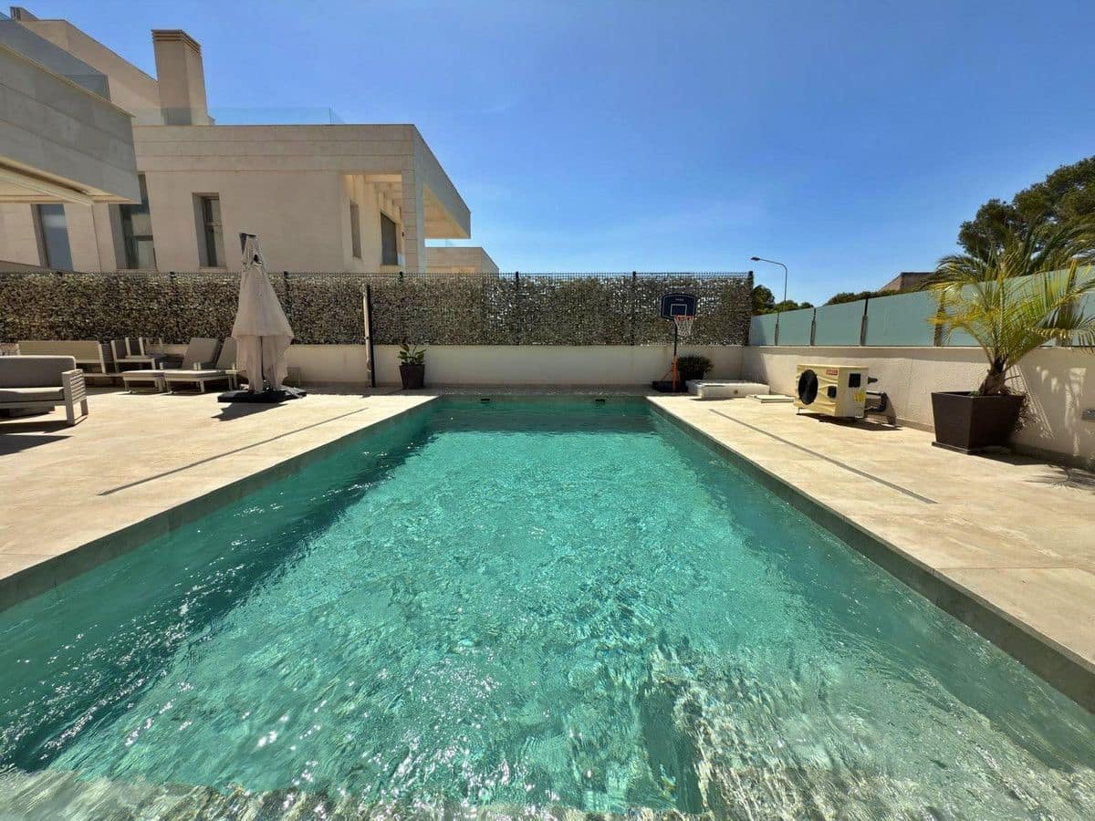 Chalet de 5 habitaciones en Villamartin en venta - 850.000 € (Ref: 10022682)