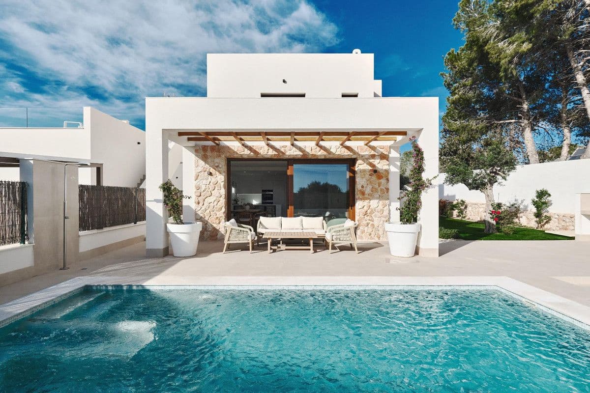 Chalet de 3 habitaciones en Orihuela Costa en venta con piscina - 760.000 € (Ref: 10022687)