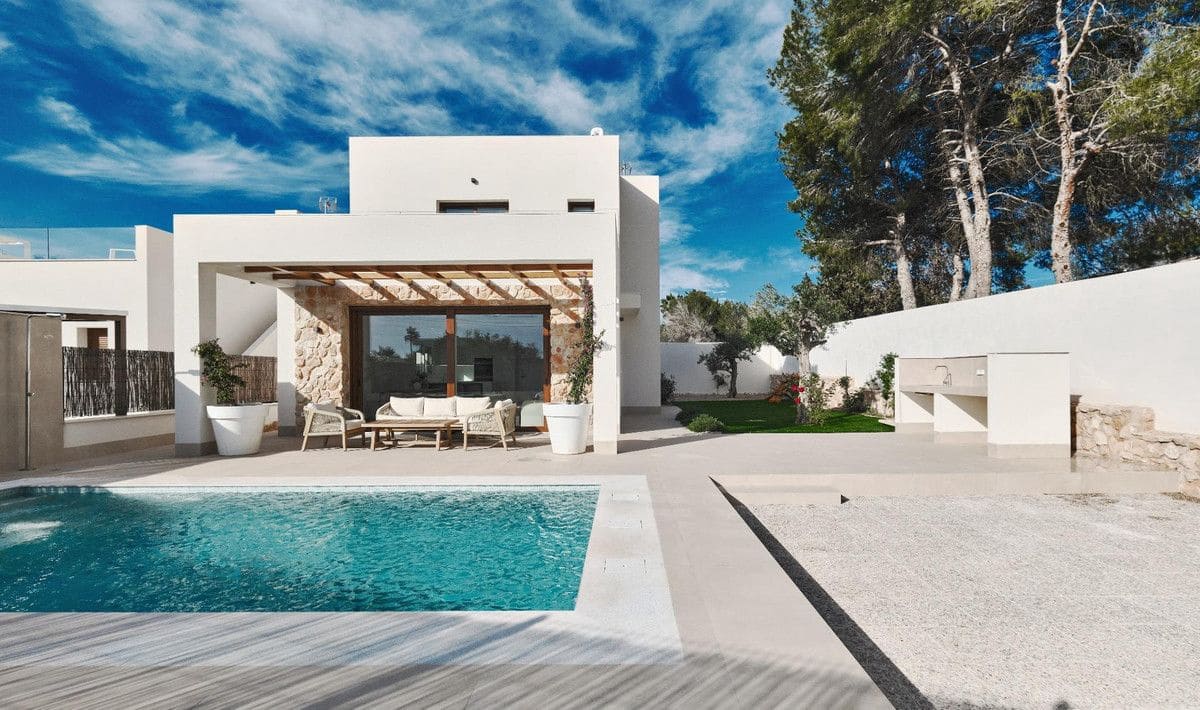Chalet de 3 habitaciones en Orihuela Costa en venta con piscina - 760.000 € (Ref: 10022687)