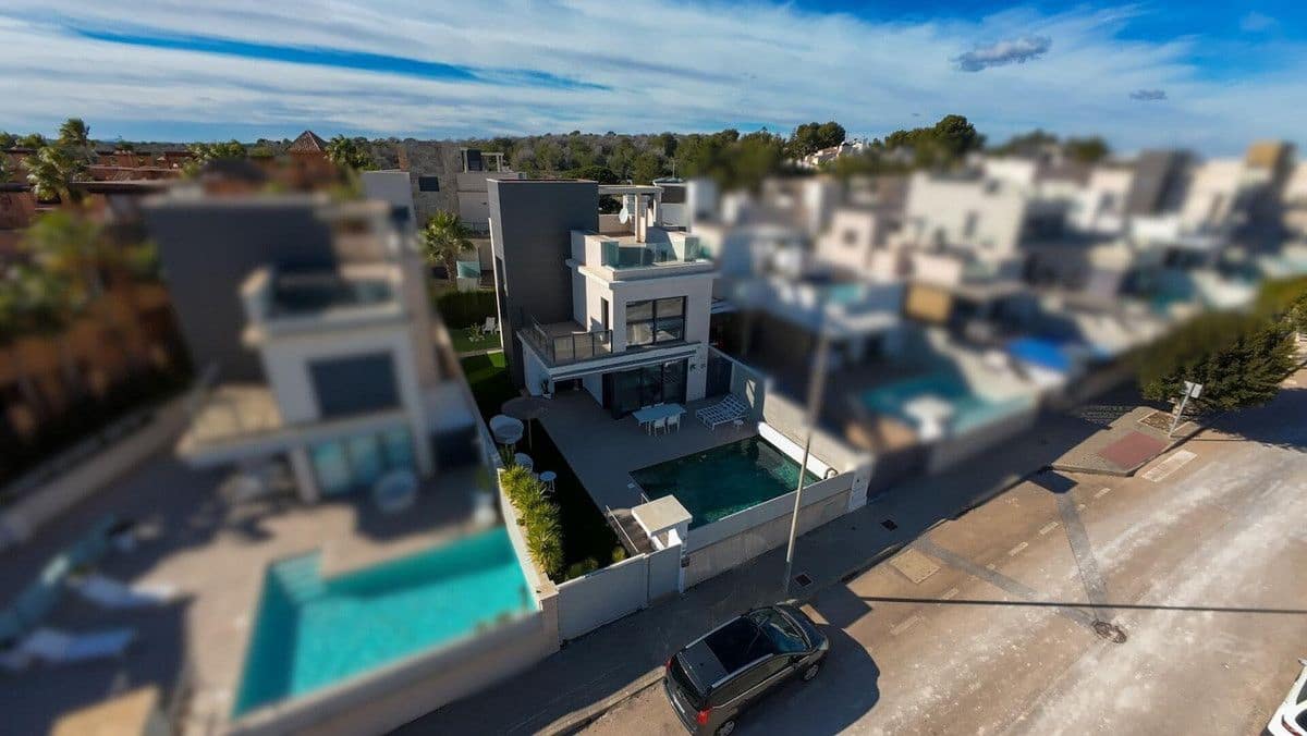 4 Zimmer Villa zu verkaufen in San Miguel de Salinas mit Pool - 580.000 € (Ref: 10022692)