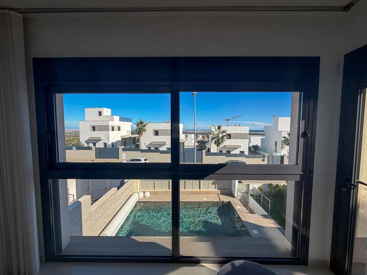 4 Zimmer Villa zu verkaufen in San Miguel de Salinas mit Pool - 580.000 € (Ref: 10022692)