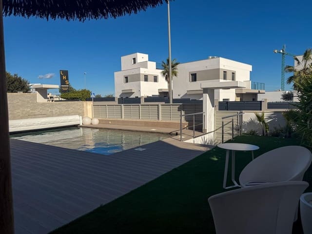 4 Zimmer Villa zu verkaufen in San Miguel de Salinas mit Pool - 580.000 € (Ref: 10022692)