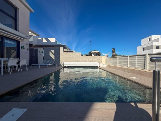 4 Zimmer Villa zu verkaufen in San Miguel de Salinas mit Pool - 580.000 € (Ref: 10022692)