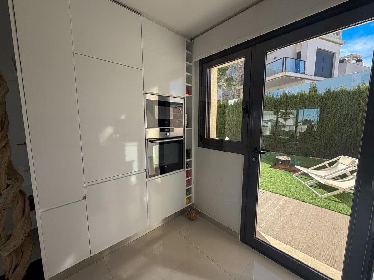 4 Zimmer Villa zu verkaufen in San Miguel de Salinas mit Pool - 580.000 € (Ref: 10022692)