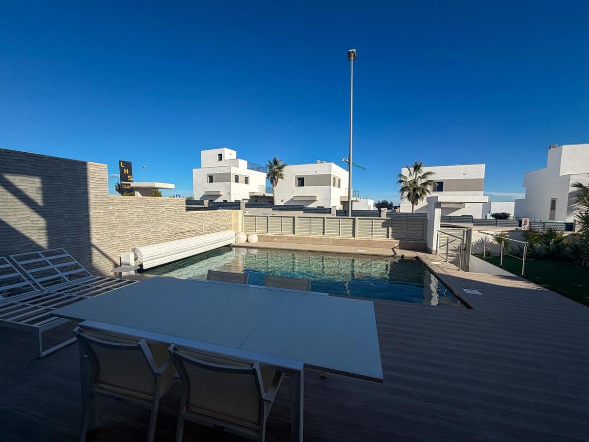 4 Zimmer Villa zu verkaufen in San Miguel de Salinas mit Pool - 580.000 € (Ref: 10022692)