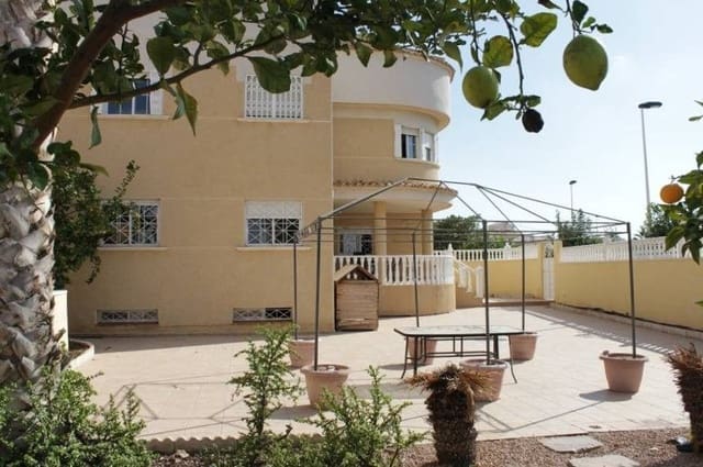 6 soverom Villa til salgs i El Chaparral - La Siesta - La Torreta, Torrevieja med svømmebasseng - € 539 000 (Ref: 10022697)