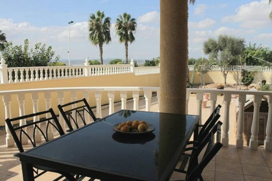 6 soverom Villa til salgs i Torrevieja med svømmebasseng - € 539 000 (Ref: 10022697)