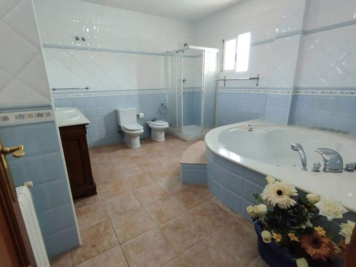 6 soverom Villa til salgs i Torrevieja med svømmebasseng - € 539 000 (Ref: 10022697)