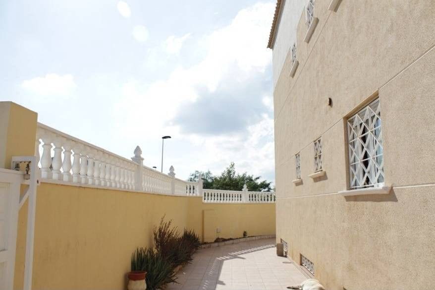 6 soverom Villa til salgs i Torrevieja med svømmebasseng - € 539 000 (Ref: 10022697)