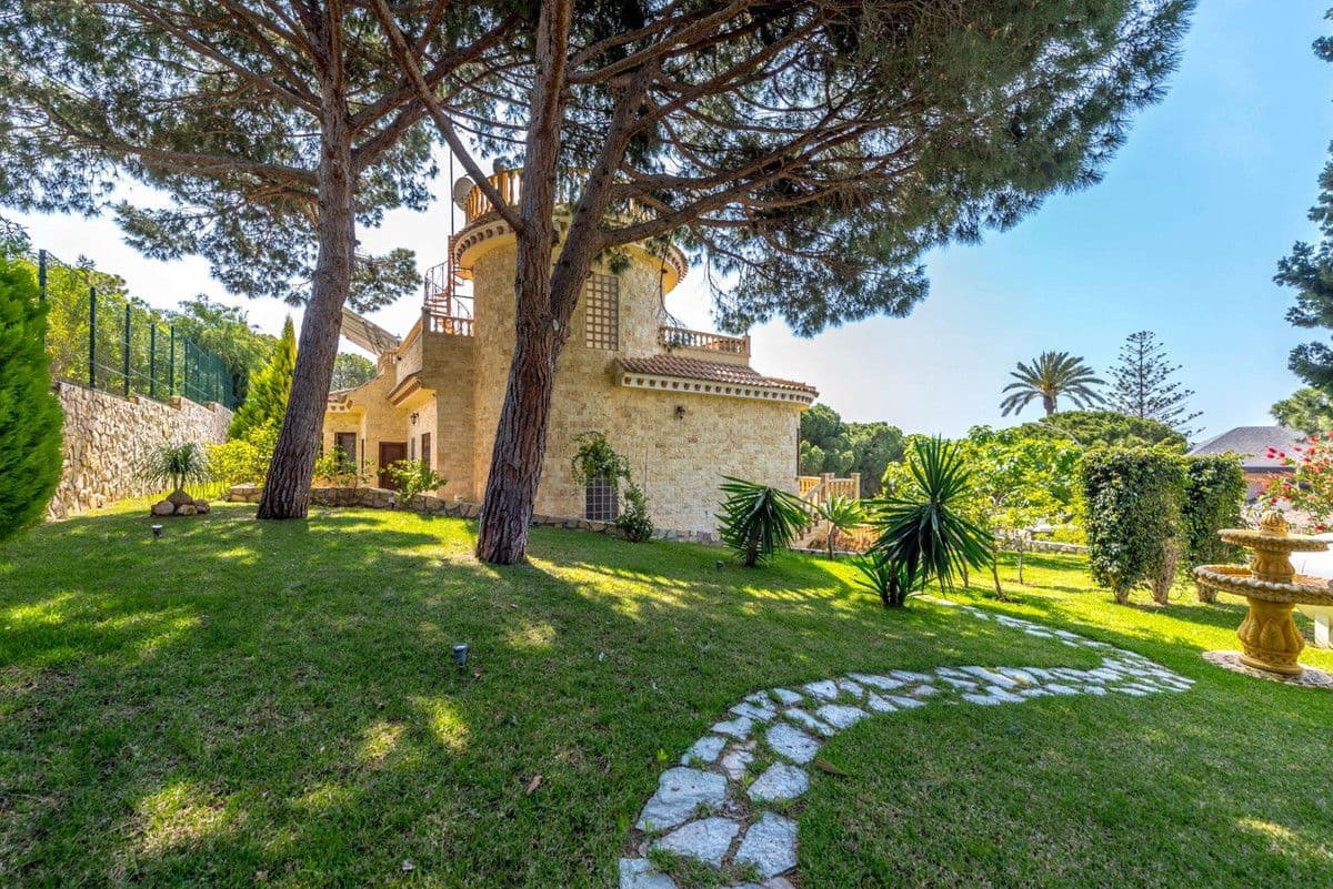 4 bedroom Villa for sale in Campoamor - € 1,600,000 (Ref: 10022712)