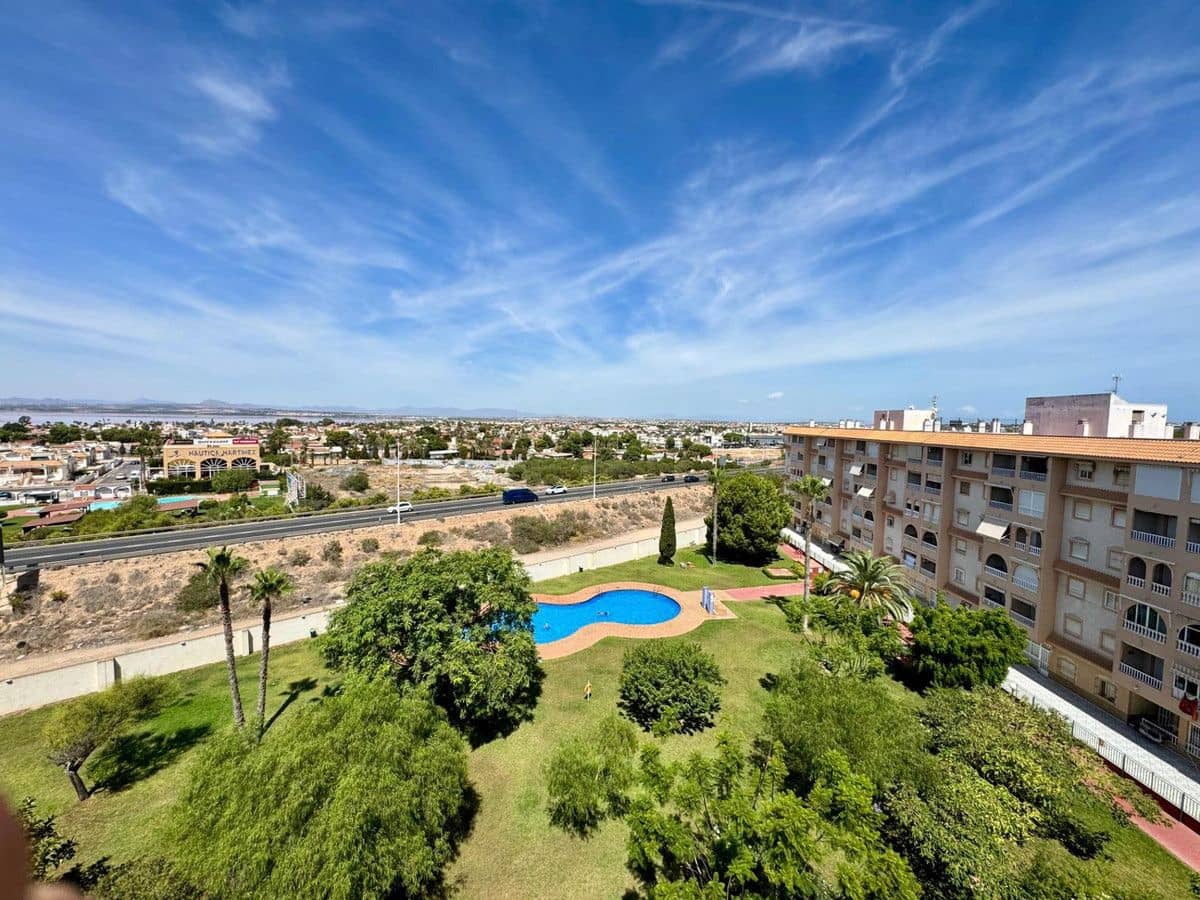 2 Zimmer Apartment zu verkaufen in Torrevieja mit Pool - 140.000 € (Ref: 10022730)
