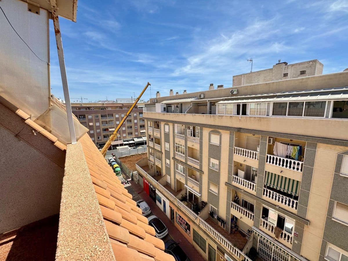 2 Zimmer Apartment zu verkaufen in Torrevieja mit Pool - 140.000 € (Ref: 10022730)