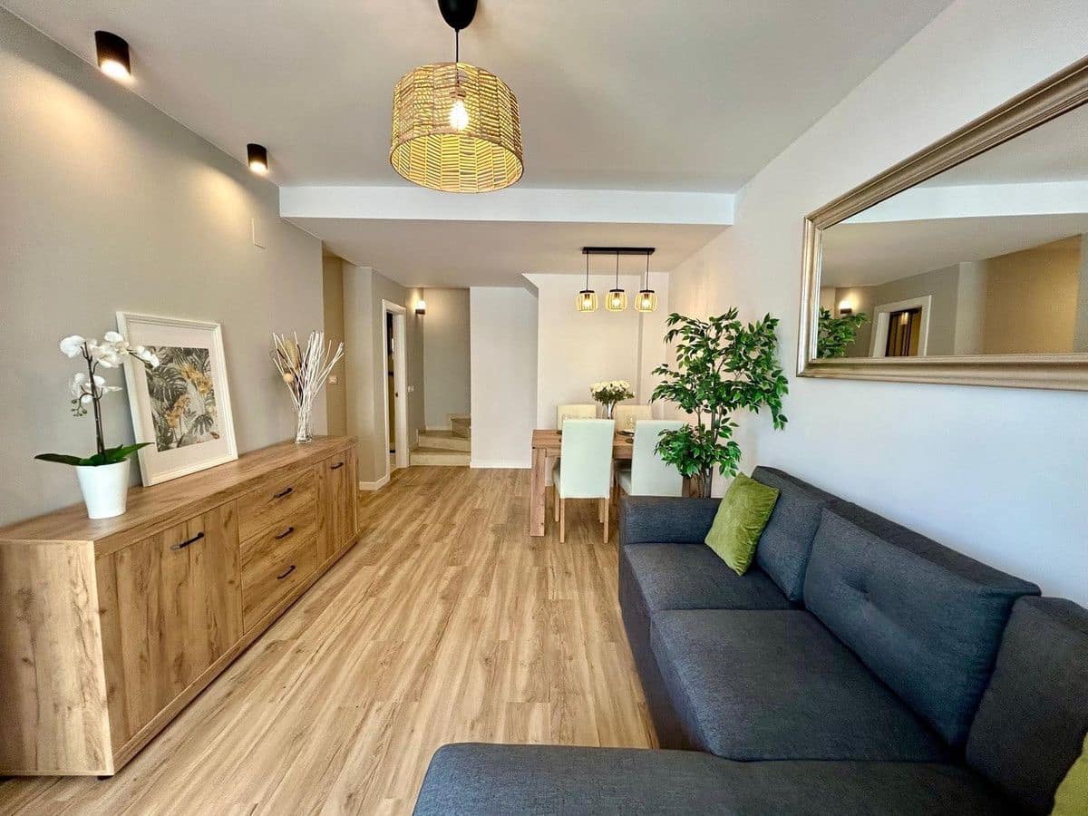 3 sypialnia Dom na sprzedaż w La Florida z basenem - 279 000 € (Ref: 10022746)