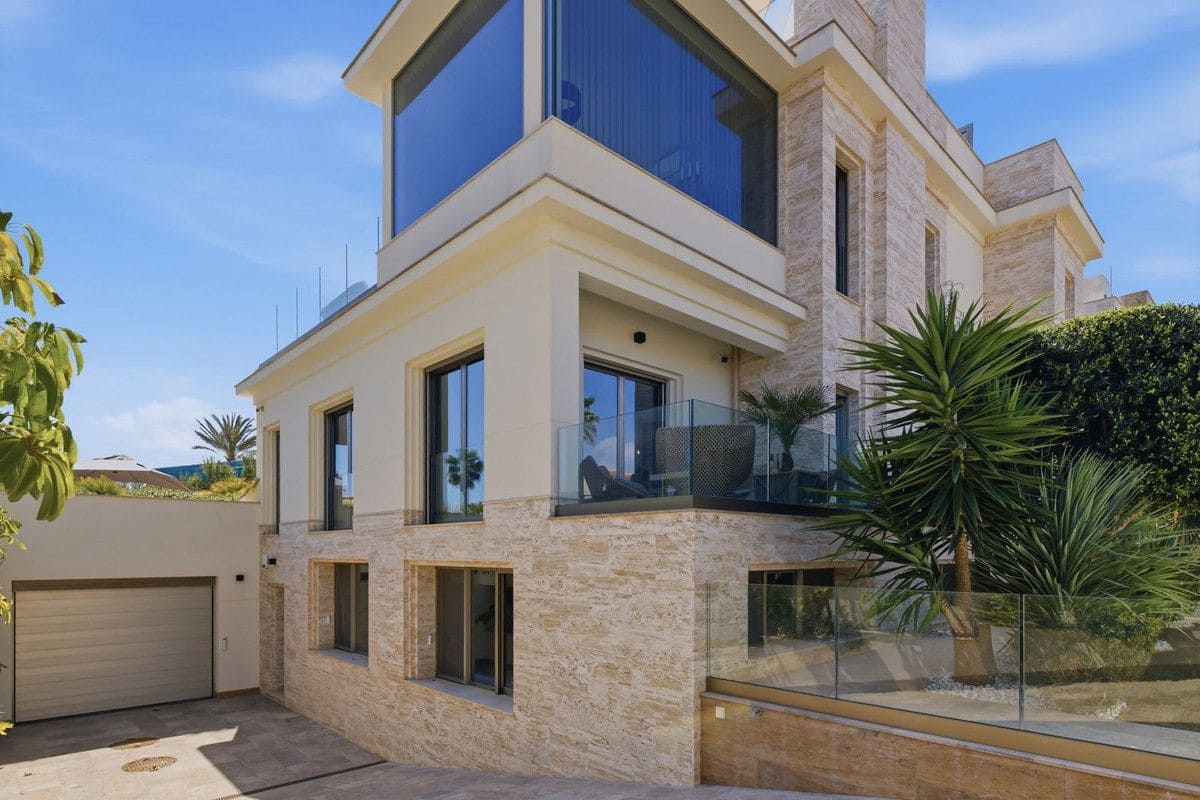 6 quarto Moradia para venda em La Zenia com piscina - 2 950 000 € (Ref: 10027483)
