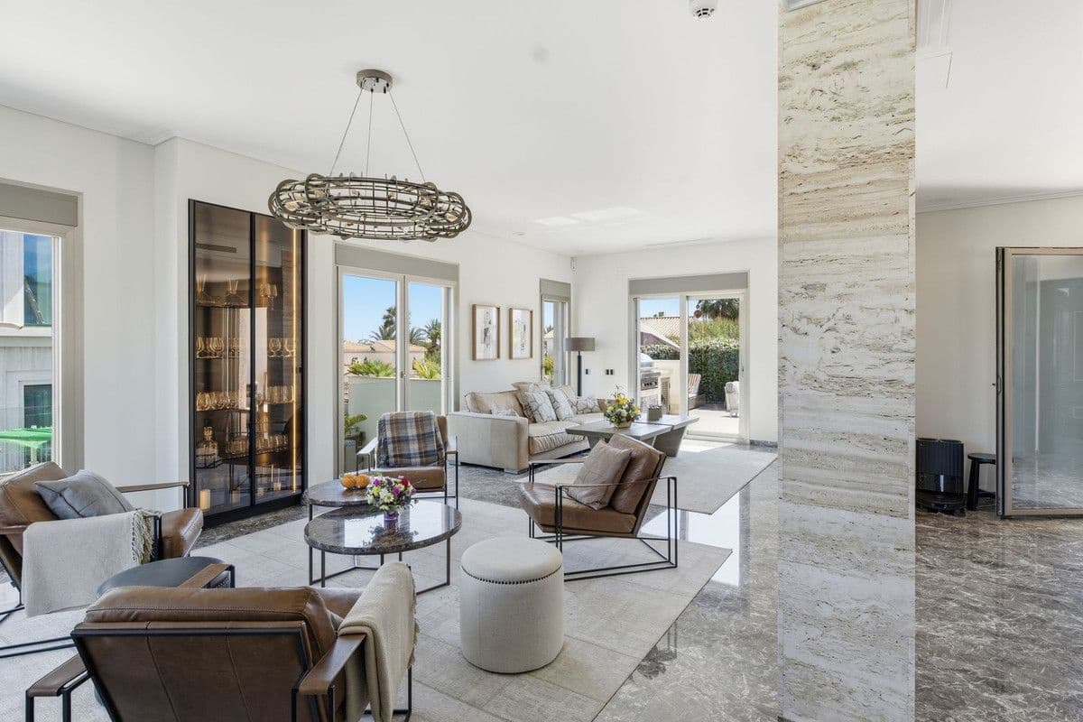 6 quarto Moradia para venda em La Zenia com piscina - 2 950 000 € (Ref: 10027483)