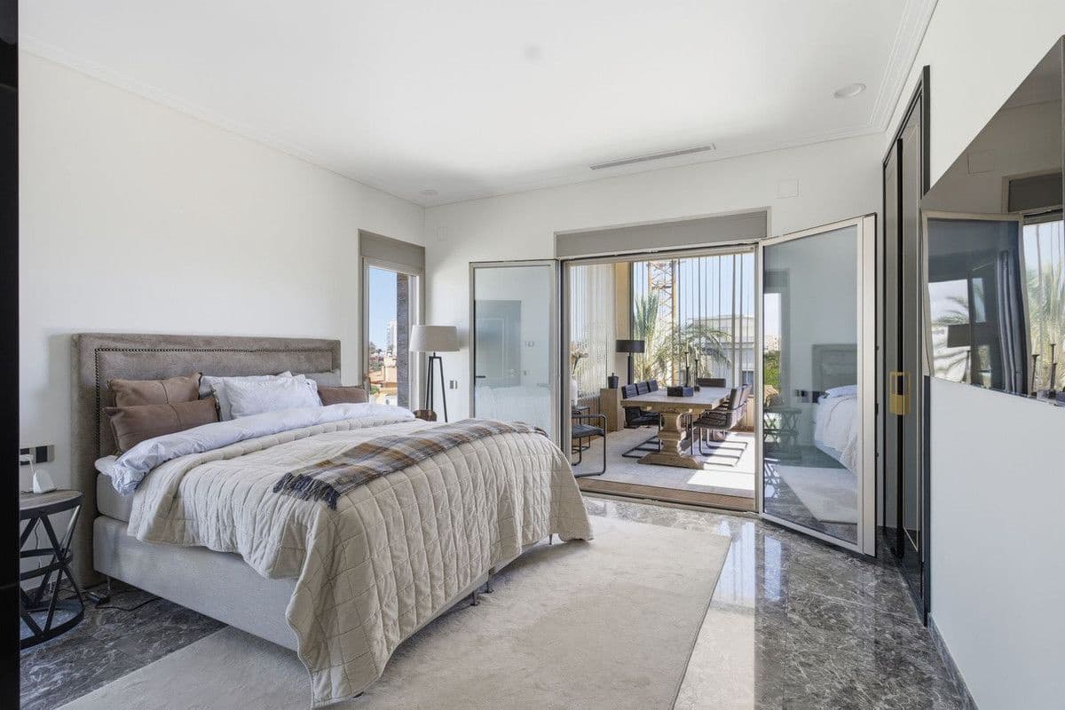 6 quarto Moradia para venda em La Zenia com piscina - 2 950 000 € (Ref: 10027483)