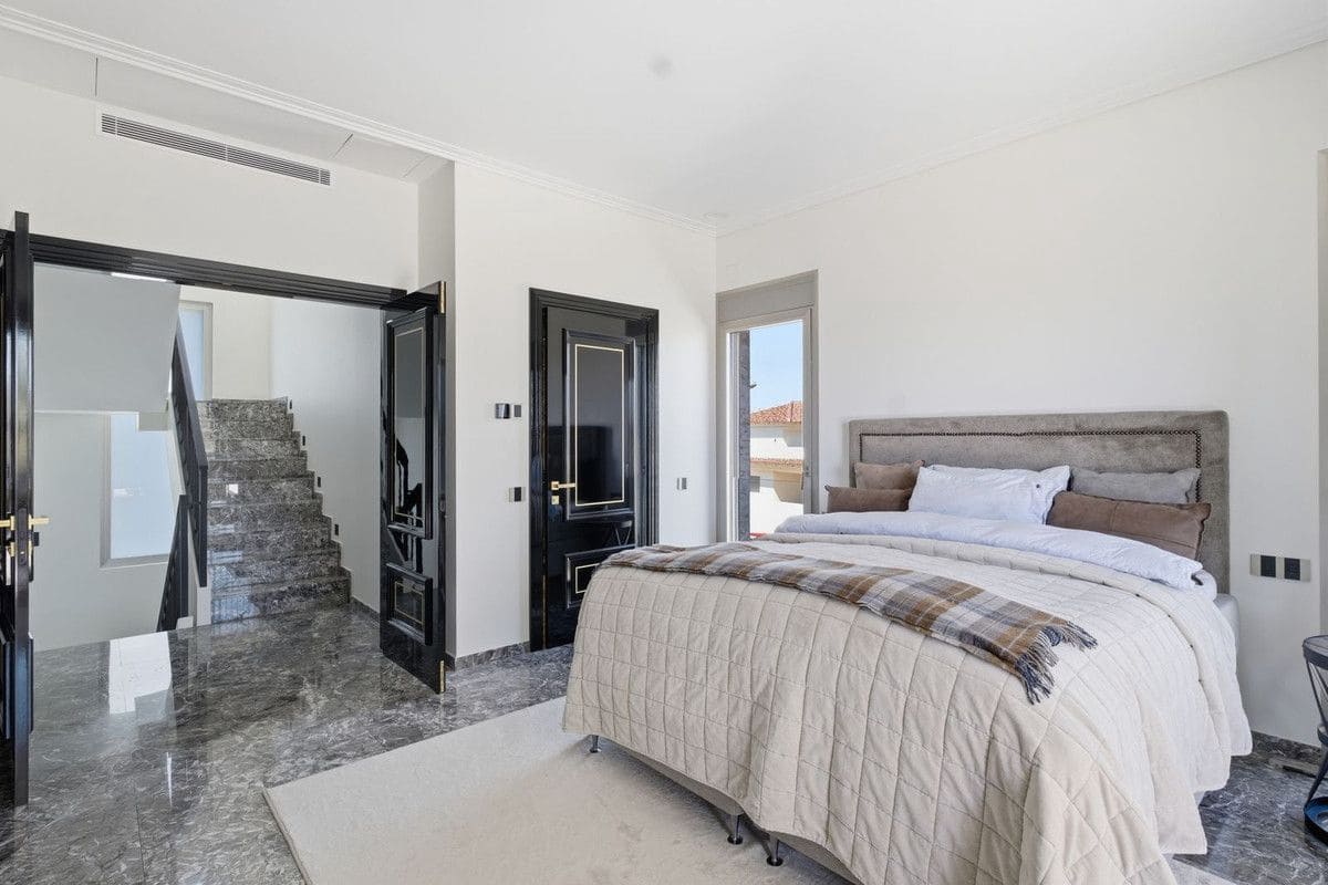 6 quarto Moradia para venda em La Zenia com piscina - 2 950 000 € (Ref: 10027483)