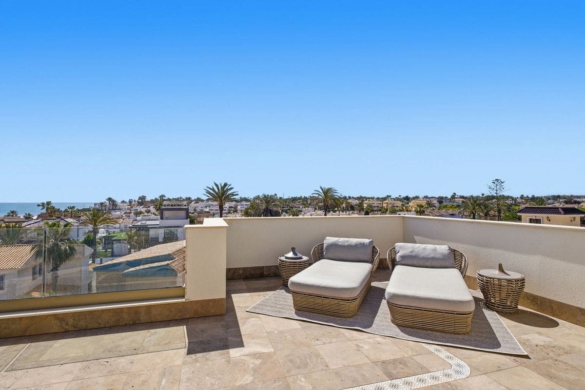 6 quarto Moradia para venda em La Zenia com piscina - 2 950 000 € (Ref: 10027483)