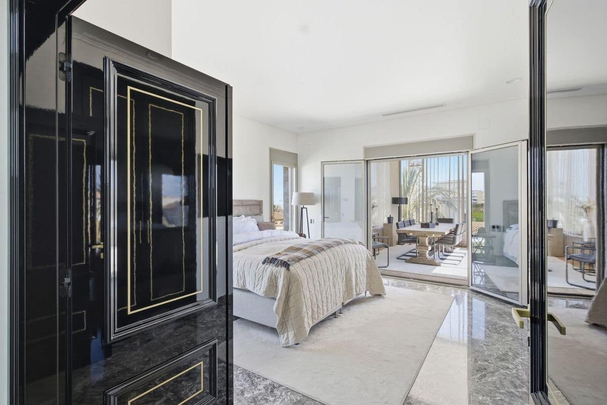 6 quarto Moradia para venda em La Zenia com piscina - 2 950 000 € (Ref: 10027483)