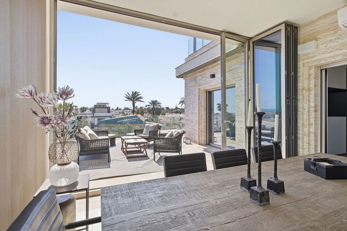 6 quarto Moradia para venda em La Zenia com piscina - 2 950 000 € (Ref: 10027483)