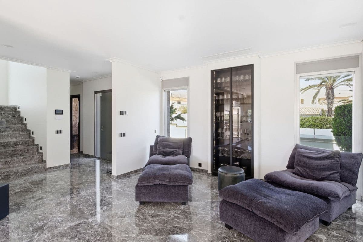6 quarto Moradia para venda em La Zenia com piscina - 2 950 000 € (Ref: 10027483)