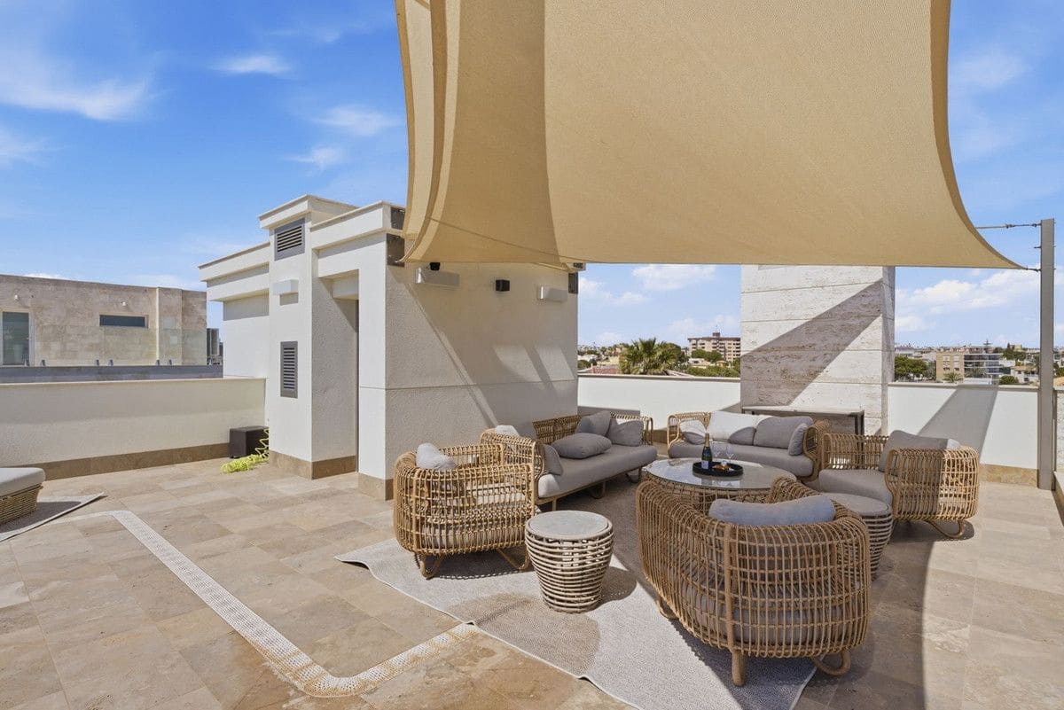 6 quarto Moradia para venda em La Zenia com piscina - 2 950 000 € (Ref: 10027483)