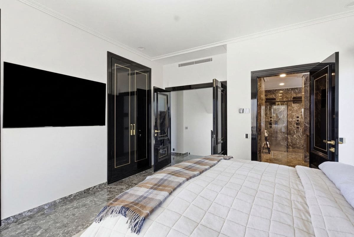 6 quarto Moradia para venda em La Zenia com piscina - 2 950 000 € (Ref: 10027483)