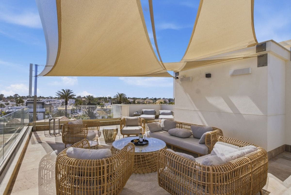 6 quarto Moradia para venda em La Zenia com piscina - 2 950 000 € (Ref: 10027483)