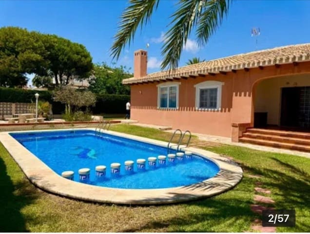4 bedroom Villa for sale in Cabo Roig, Orihuela with pool - € 899,900 (Ref: 10027485)