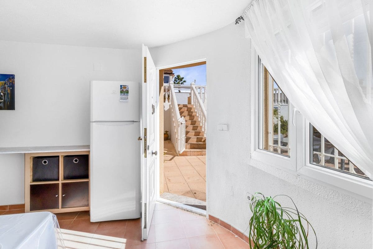 8 bedroom Villa for sale in San Miguel de Salinas with pool - € 895,000 (Ref: 10027486)