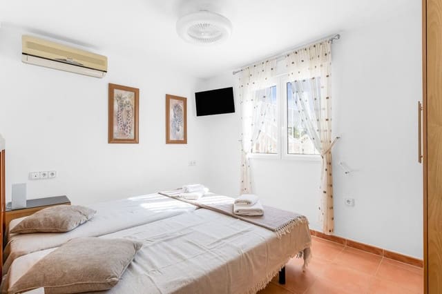 8 bedroom Villa for sale in San Miguel de Salinas with pool - € 895,000 (Ref: 10027486)
