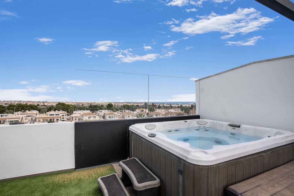 3 soveværelse Lejlighed til salg i Orihuela Costa med swimmingpool - € 539.000 (Ref: 10027487)