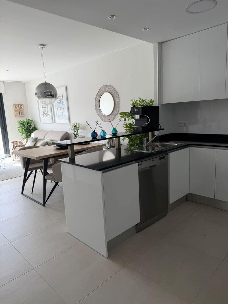 2 slaapkamer Appartement te koop in La Zenia met zwembad - € 499.000 (Ref: 10027488)