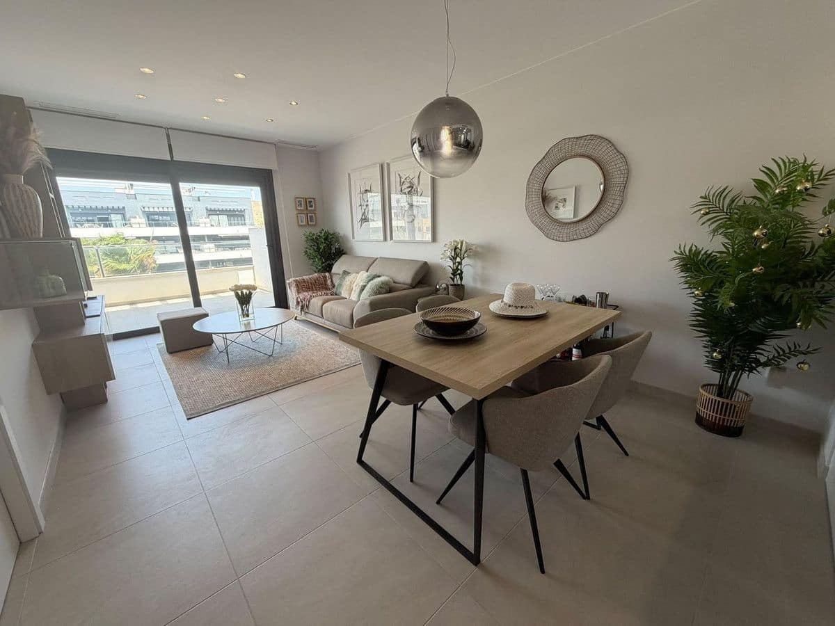 2 slaapkamer Appartement te koop in La Zenia met zwembad - € 499.000 (Ref: 10027488)