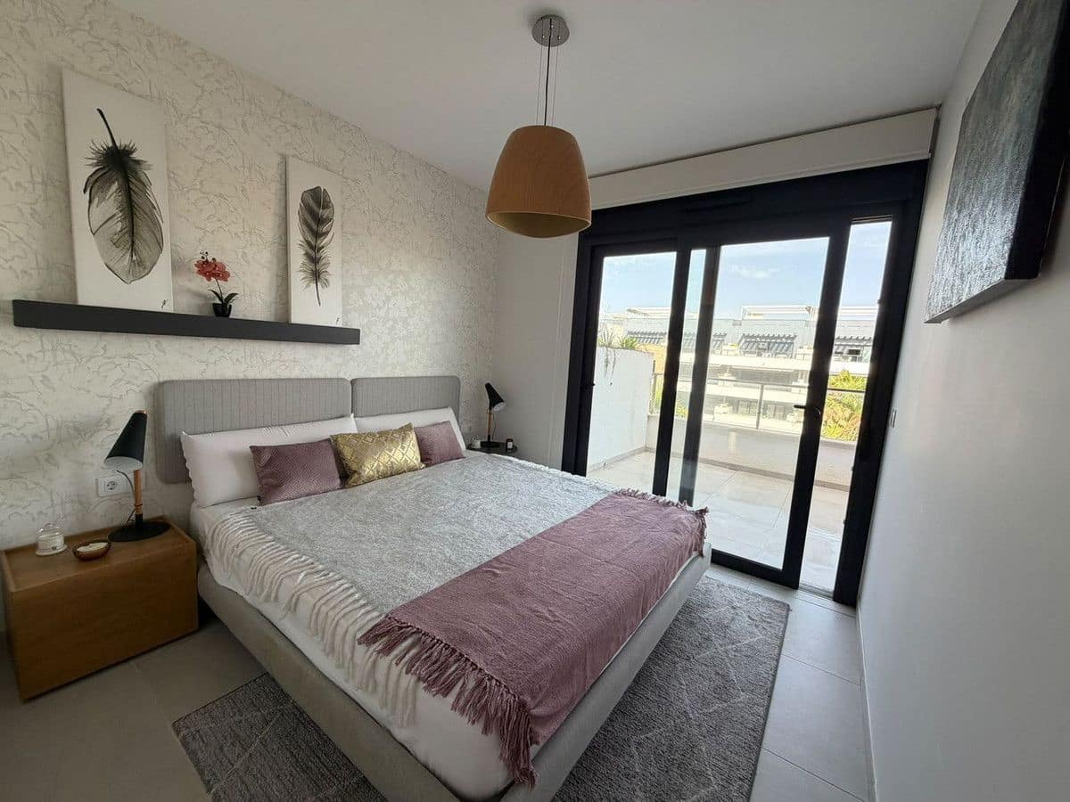 2 slaapkamer Appartement te koop in La Zenia met zwembad - € 499.000 (Ref: 10027488)