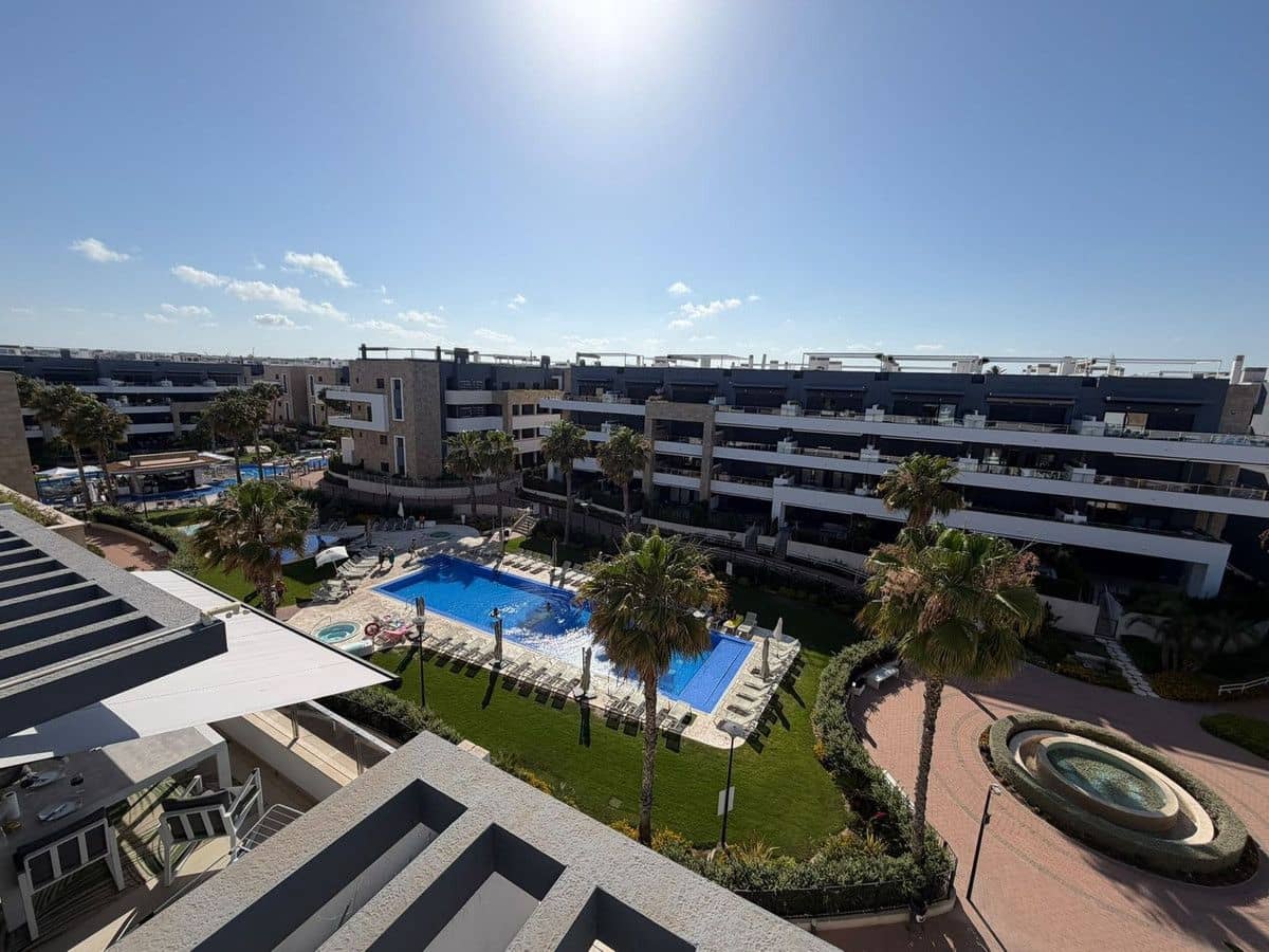 2 slaapkamer Appartement te koop in La Zenia met zwembad - € 499.000 (Ref: 10027488)