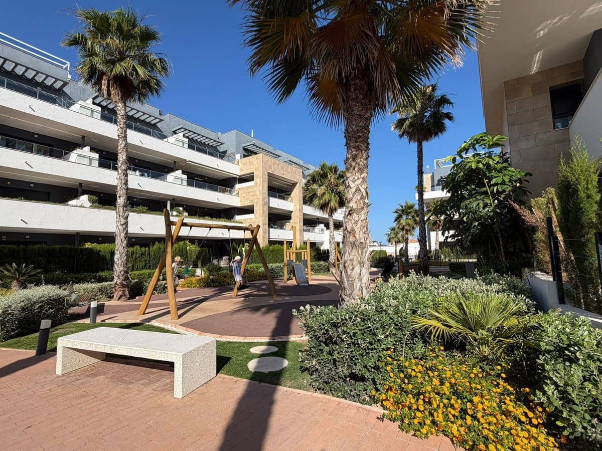 2 slaapkamer Appartement te koop in La Zenia met zwembad - € 499.000 (Ref: 10027488)