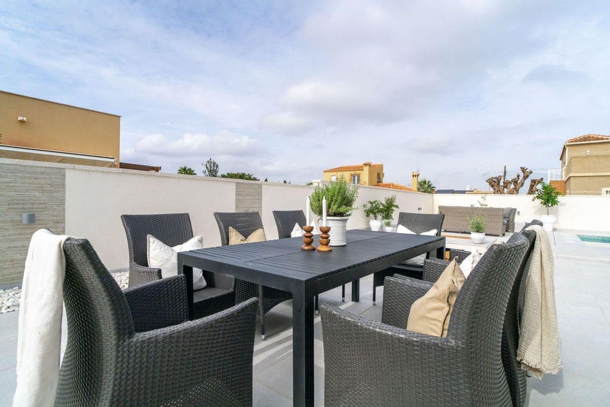 3 sypialnia Willa na sprzedaż w El Chaparral z basenem - 439 000 € (Ref: 10027491)