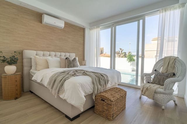 3 sypialnia Willa na sprzedaż w El Chaparral, Torrevieja z basenem - 439 000 € (Ref: 10027491)