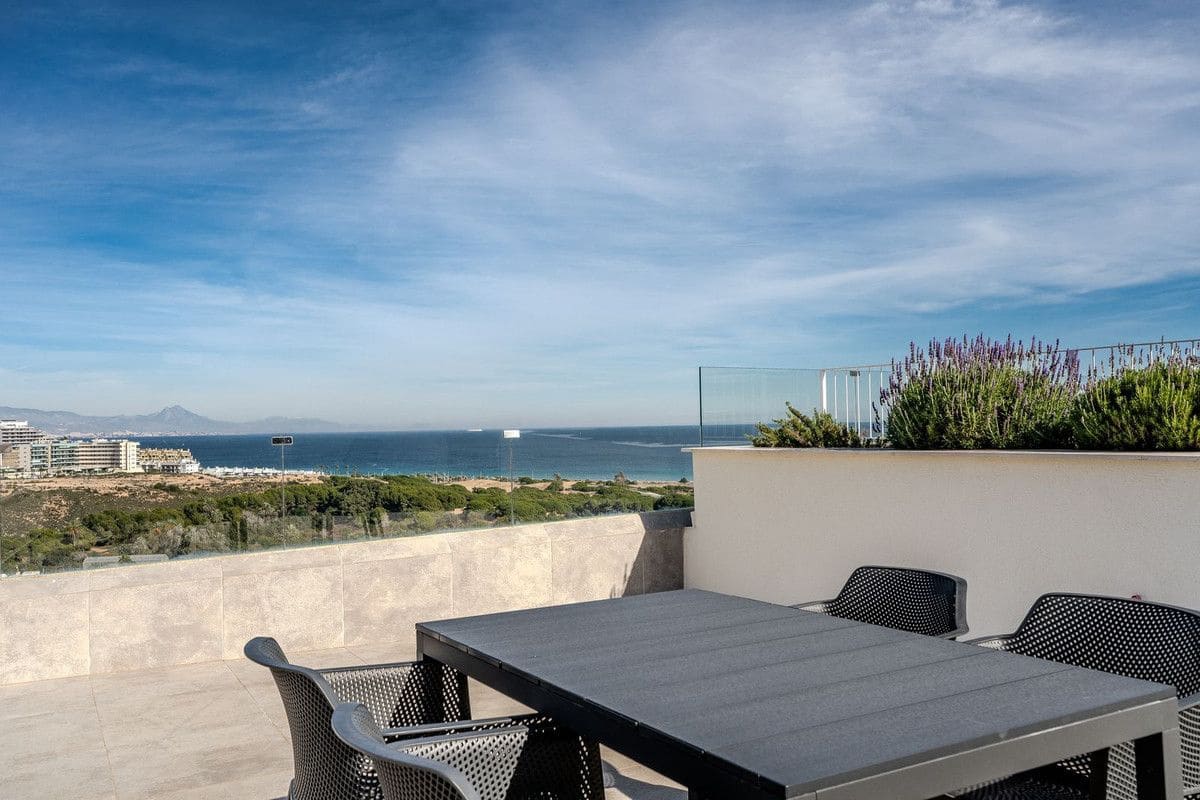 3 sovrum Lägenhet till salu i Gran Alacant med pool - 435 000 € (Ref: 10027492)