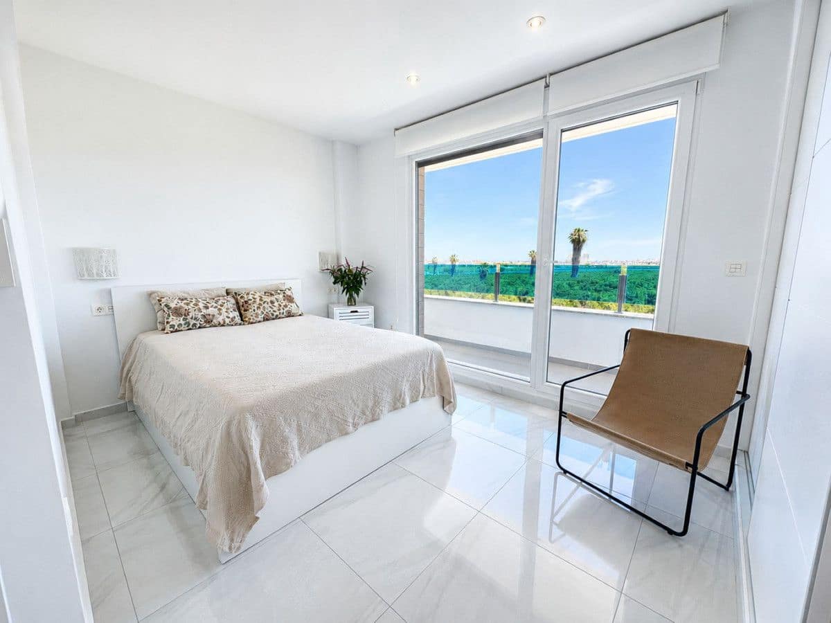 3 bedroom Townhouse for sale in La Siesta with pool - € 429,000 (Ref: 10027493)