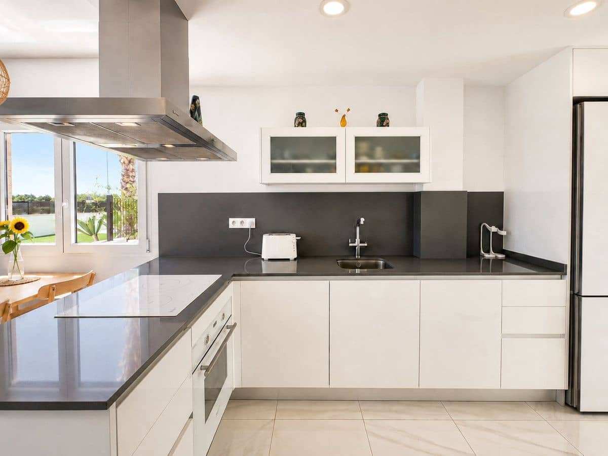 3 bedroom Townhouse for sale in La Siesta with pool - € 429,000 (Ref: 10027493)