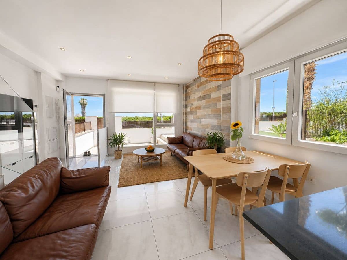 3 bedroom Townhouse for sale in La Siesta with pool - € 429,000 (Ref: 10027493)