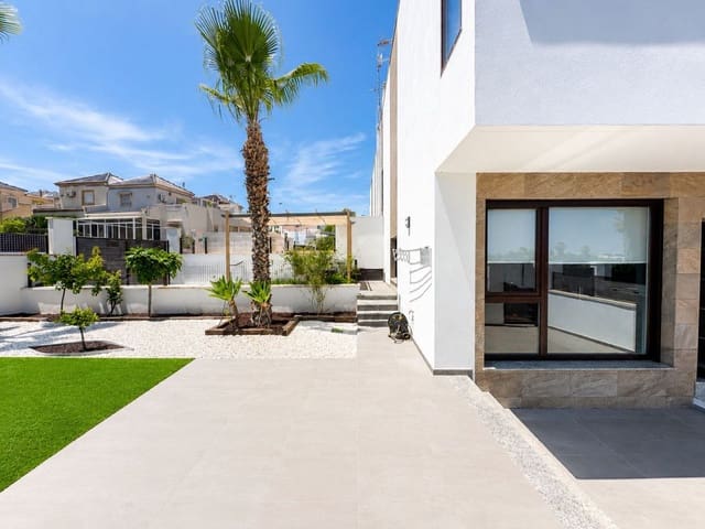 3 bedroom Townhouse for sale in La Siesta, Torrevieja with pool - € 429,000 (Ref: 10027493)