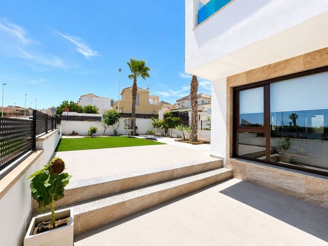 3 bedroom Townhouse for sale in La Siesta, Torrevieja with pool - € 429,000 (Ref: 10027493)