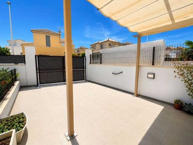 3 bedroom Townhouse for sale in La Siesta, Torrevieja with pool - € 429,000 (Ref: 10027493)