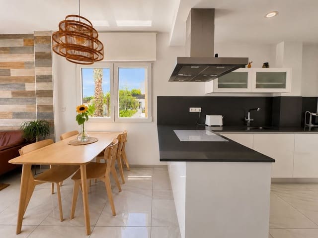 3 bedroom Townhouse for sale in La Siesta, Torrevieja with pool - € 429,000 (Ref: 10027493)
